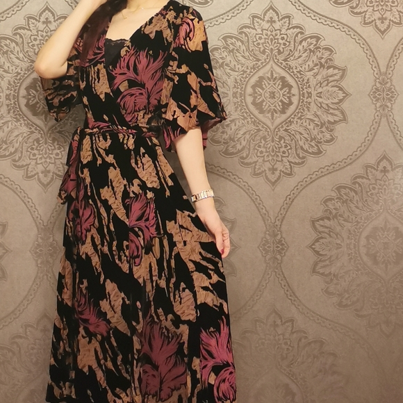 Devore velvet embroidered wrap dress - Picture 5 of 9